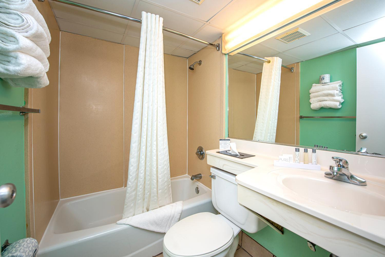 Bathroom 4, Schooner Inn, Virginia Beach