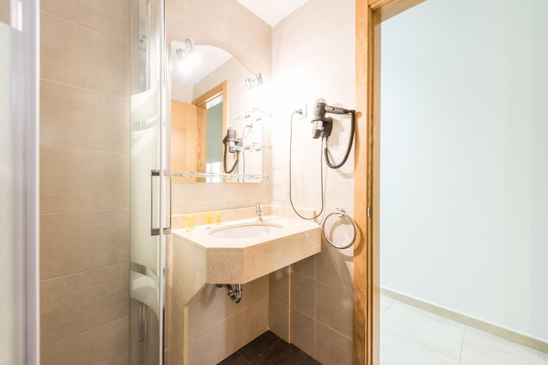 Bathroom 4, SmartRental Chueca II, Madrid