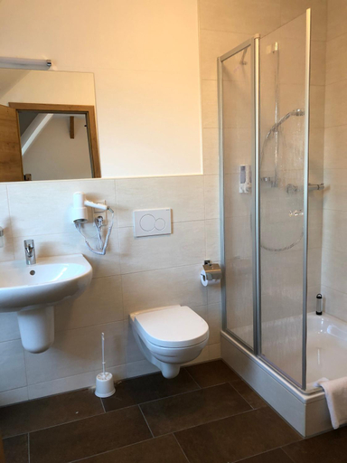 Bathroom 5, Gasthof Zum Dorfkrug, Cloppenburg