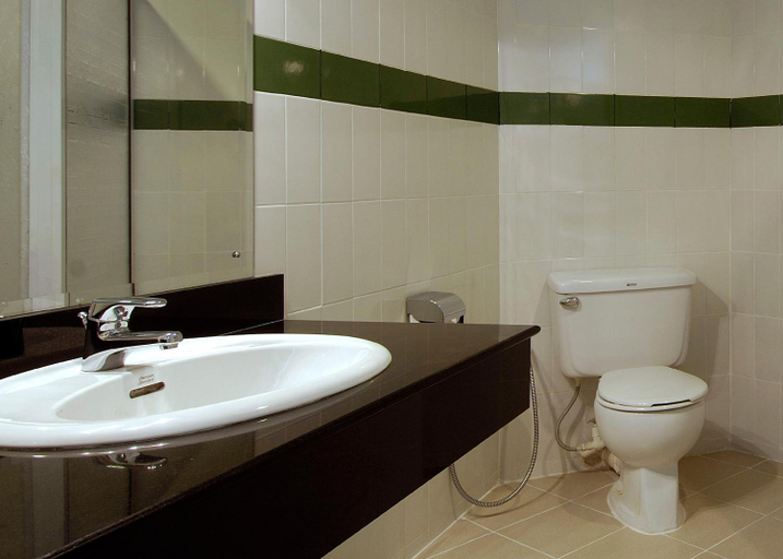 Bathroom 5, Berjaya Colombo Hotel, Dehiwala-Mount Lavinia