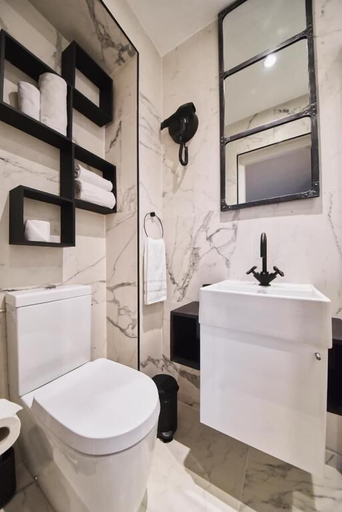 Bathroom 4, Madrigal hotel, Paris