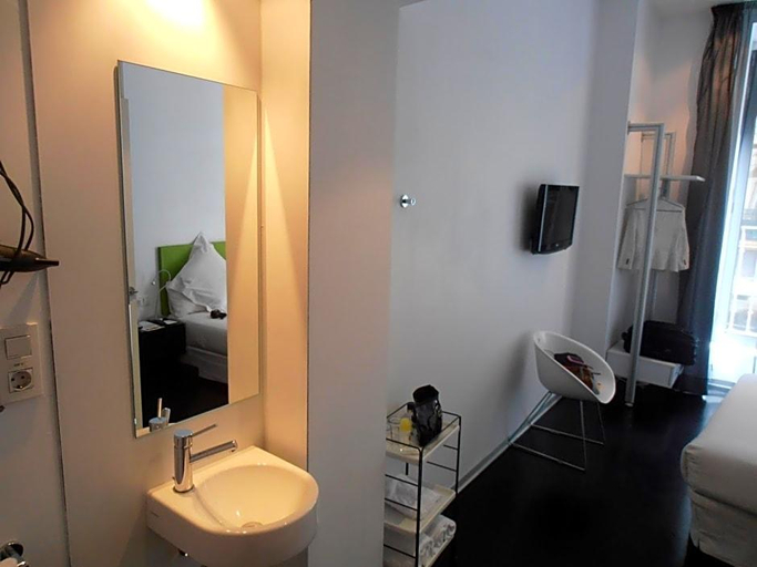 Bathroom 4, Mayerling Hotel, Madrid