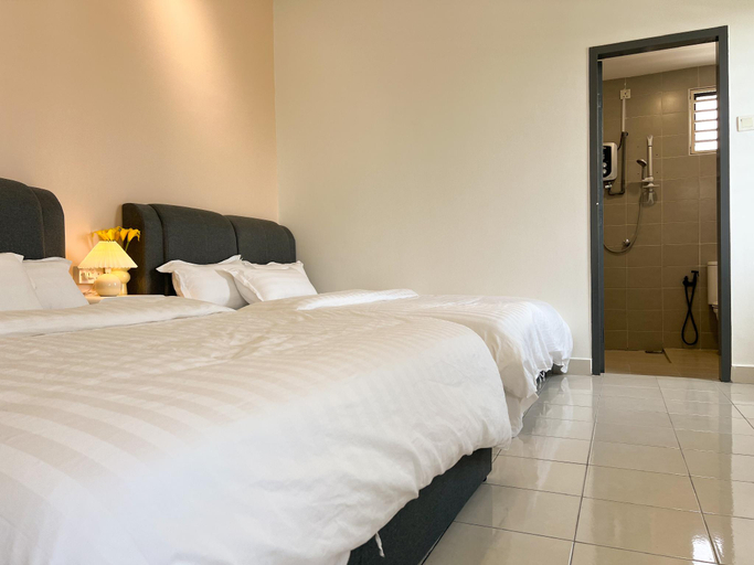 Bedroom 2, Corner House Puchong 18 pax BBQ Kid Friendly, Puchong