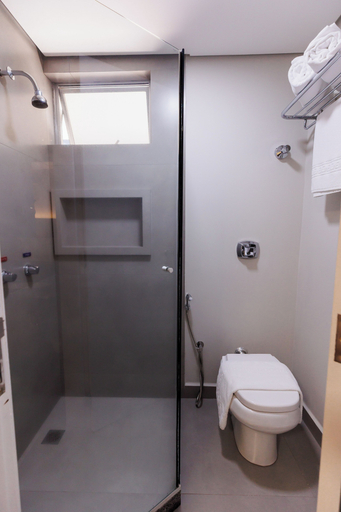 Bathroom 4, Tonello Business Hotel, Campo Mourão