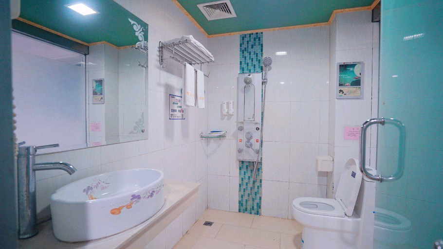 Bathroom 2, Xinhua Hotel, Zhongshan