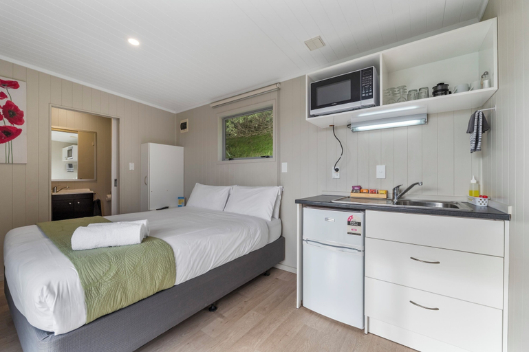 Bedroom 3, Fitzroy Beach Holiday Park, New Plymouth