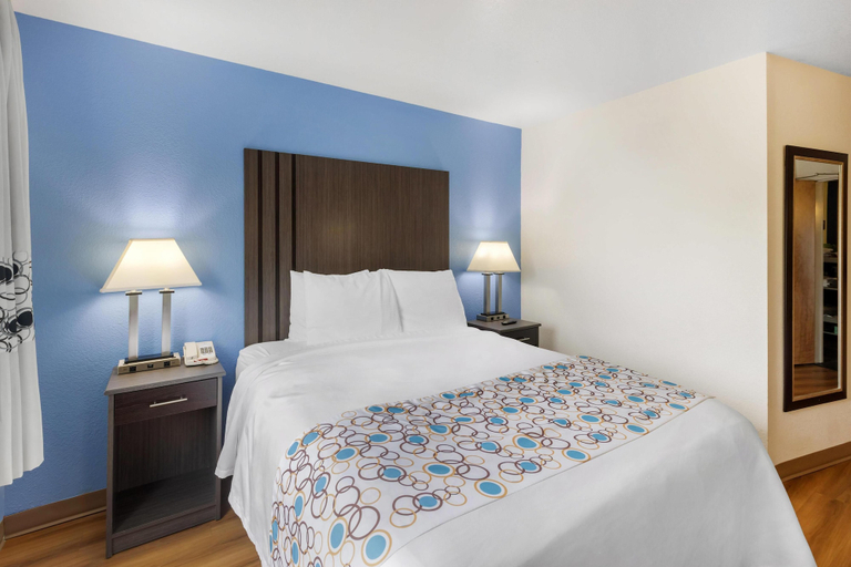 Bedroom 3, SureStay Plus Hotel by Best Western Niagara Falls East, Niagara