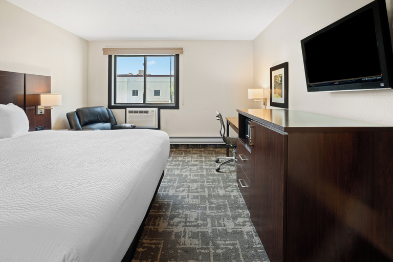 Bedroom 3, Fargo Inn and Suites, Cass