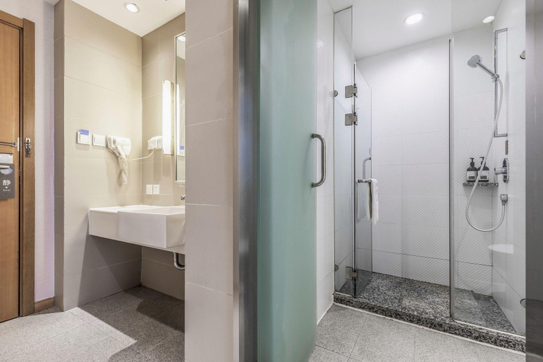 Bathroom 4, JI Hotel Wuhan Guanggu Plaza, Wuhan