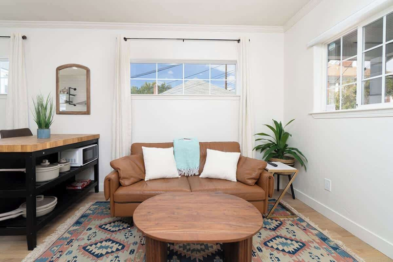 Living area 3, Modern 1-br Apartment Close to Downtown Vibes, Washoe
