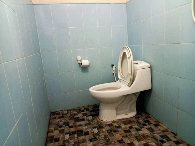Bathroom 4, Ingna Resort, Chanuman