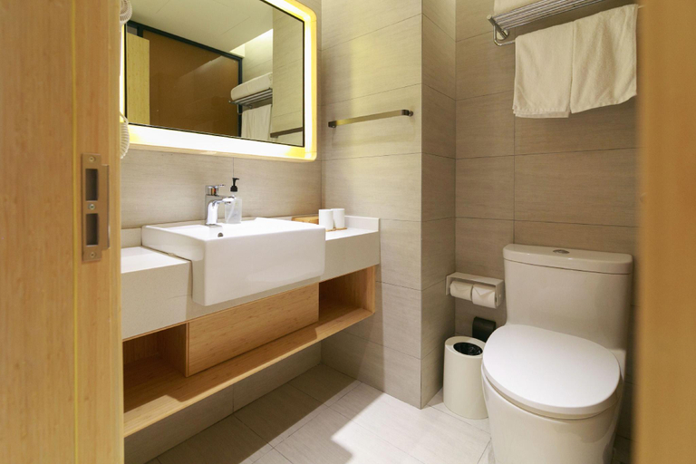 Bathroom 4, Ji Hotel Shanghai Youyi Road, Shanghai