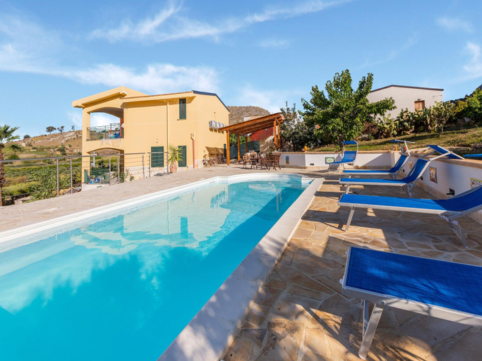 Sport & Beauty 2, Villa in Sicily with Pool, Agrigento