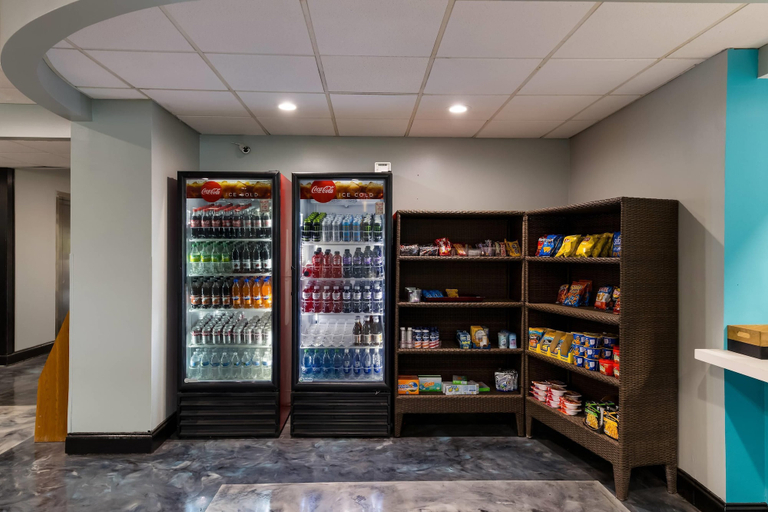 Food & Drinks 5, Suburban Studios San Angelo near Convention Center, Tom Green