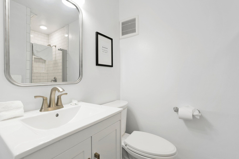 Bathroom 3, Black OAK Cabin #1977, San Bernardino