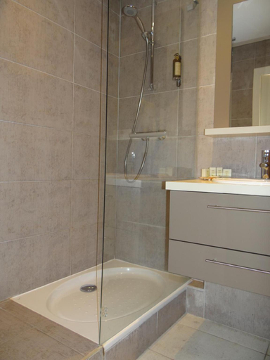 Bathroom 3, Le Trophee Boutique Hotel Spa- La Loggia Appart'hotel, Calvados