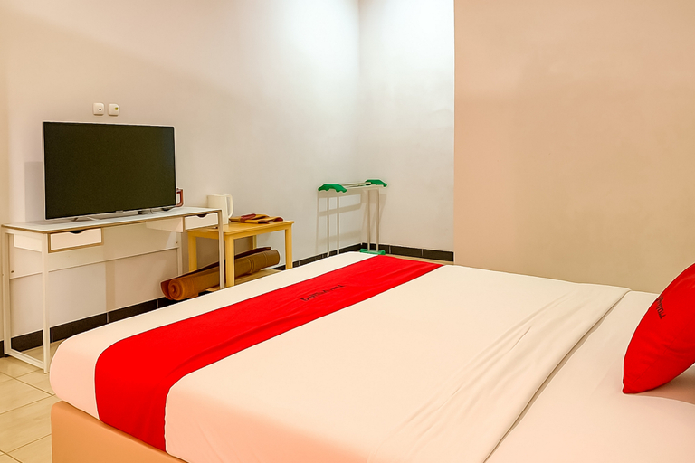 Bedroom 3, RedDoorz Syariah @ Terabuci Malangbong Garut, Garut