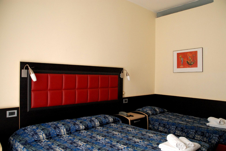 Bedroom 2, Hotel Arno Rimini, Rimini