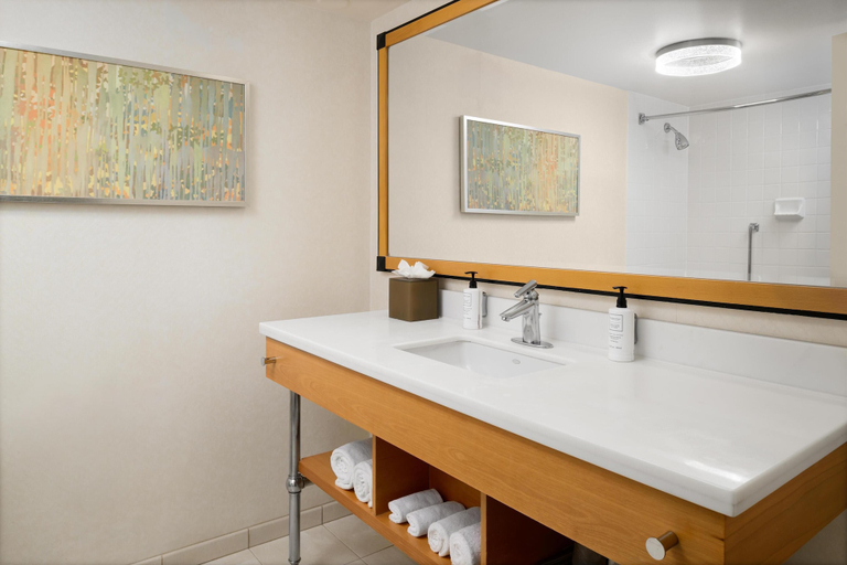 Bathroom 5, Hilton San Francisco Airport Bayfront, San Mateo