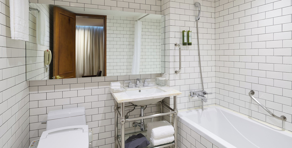 Bathroom 4, Hotel President, Jung
