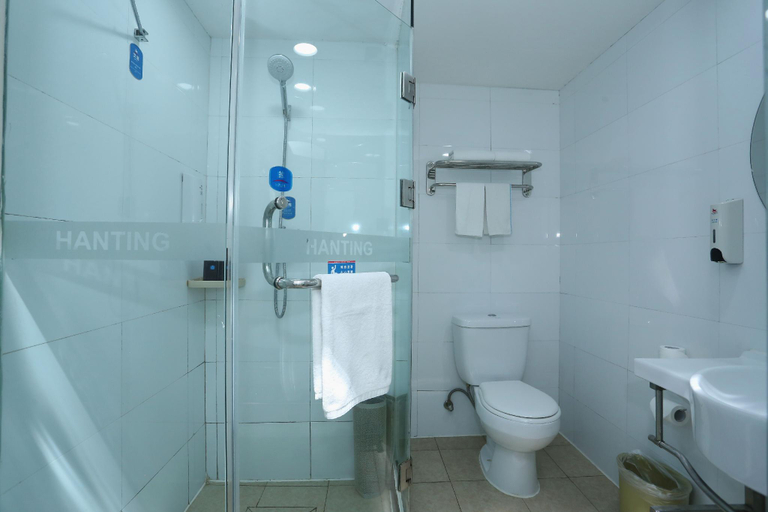 Bathroom, Hanting Hotel Changchun People's Square Jida Second Courtyard, Changchun