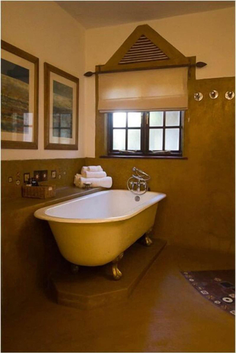 Bathroom 4, Amanzi Lodge, Harare