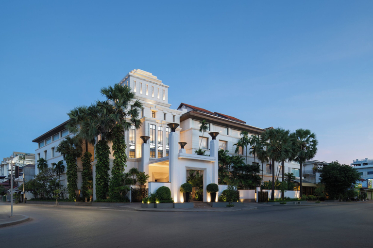 Exterior & Views