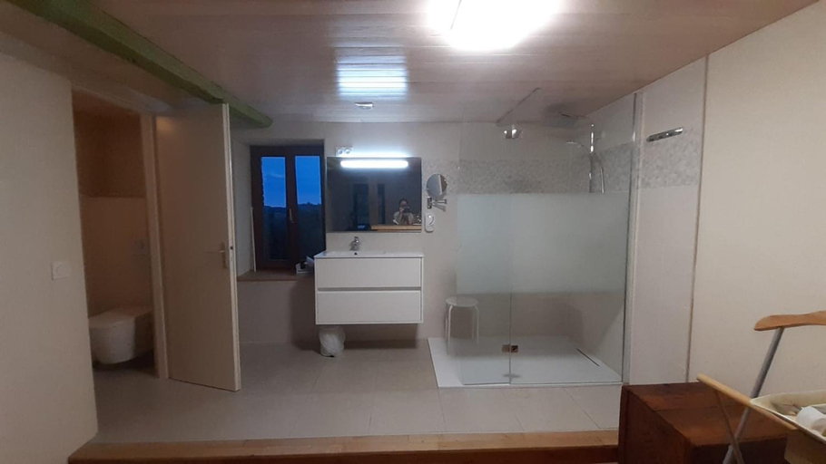 Bathroom 3, Le Ranch des Lacs, Haute-Vienne
