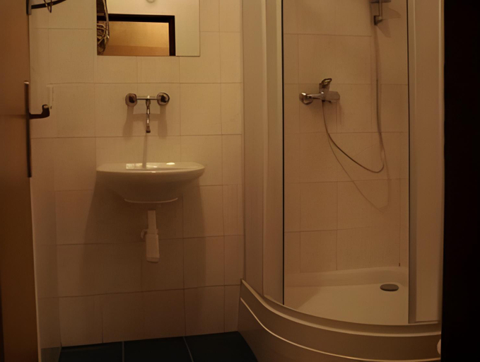 Bathroom 4, Hotel Slavie, Cheb