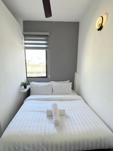 Quee Hotel Room Type - Deluxe Double Room