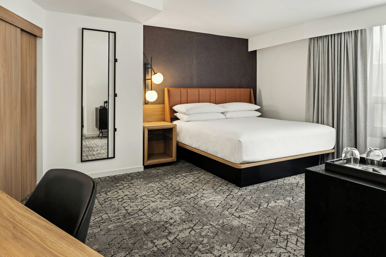 Bedroom 3, Sheraton Minneapolis Downtown Convention Center, Hennepin