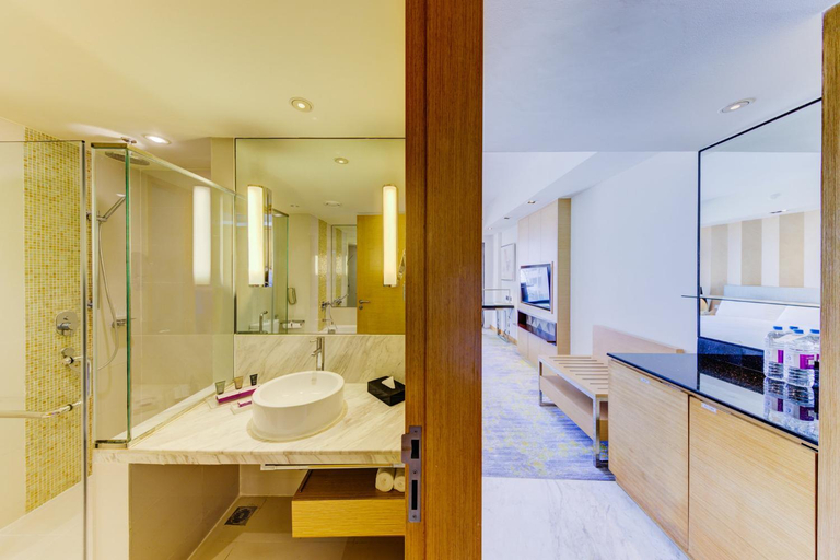 Bathroom 5, Cinnamon Grand Colombo, Colombo