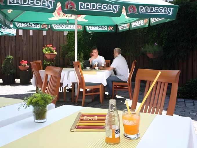 Food & Drinks 5, Hotel Solitaire FREE Parking Self Check-in, Olomouc