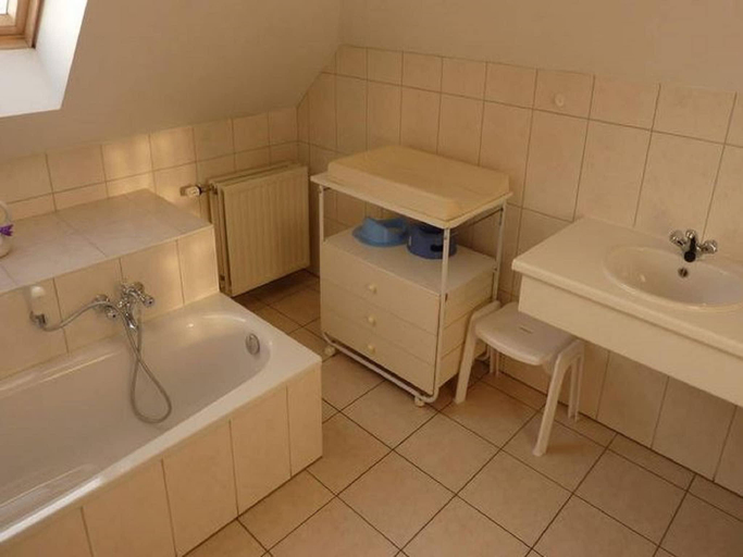 Bathroom 2, Spacious Baugnez Cottage, Liège