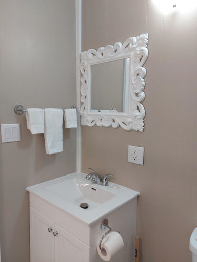 Bathroom 4, Richter Pass Beach Resort, Okanagan-Similkameen