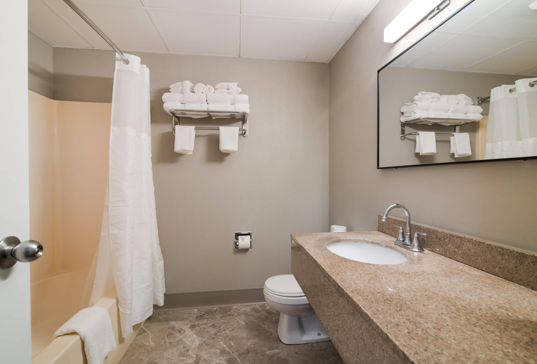Bathroom 4, Quality Inn & Suites South Portland, Cumberland