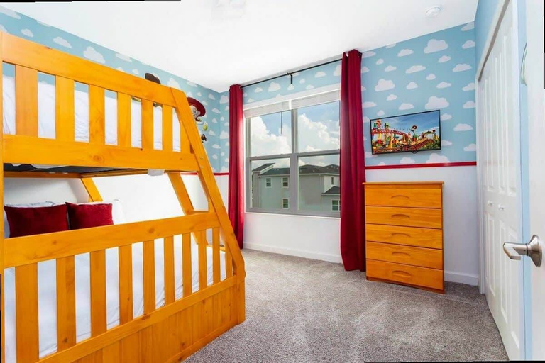Room 5, Luxe 5BR Villa Pool Game Room Minutes to Disney, Osceola