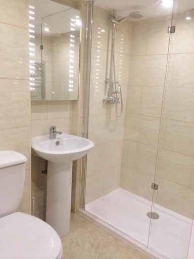 Bathroom 3, Admiral Hotel, North Yorkshire