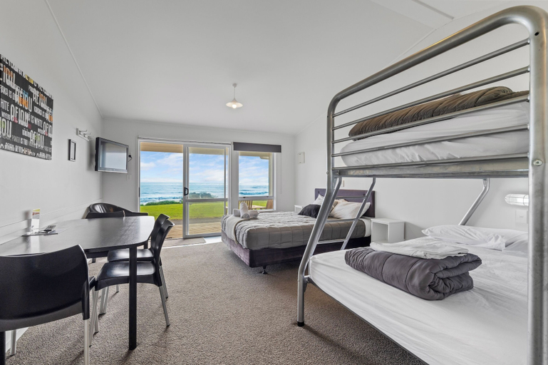 Bedroom 3, Belt Road Seaside Holiday Park, New Plymouth