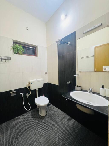 Bathroom 3, Meadows: Kannur's Serene Retreat, Kannur