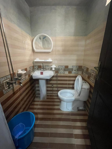 Bathroom 5, Grace one hotel, Lahore