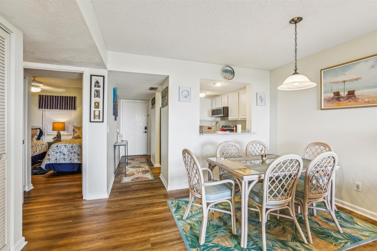 Room 5, Ocean Racquet 8315, Saint Johns