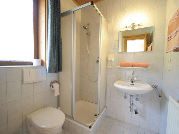 Bathroom, Flat in Mittersill near Hohe Tauern Ski Slopes, Zell am See