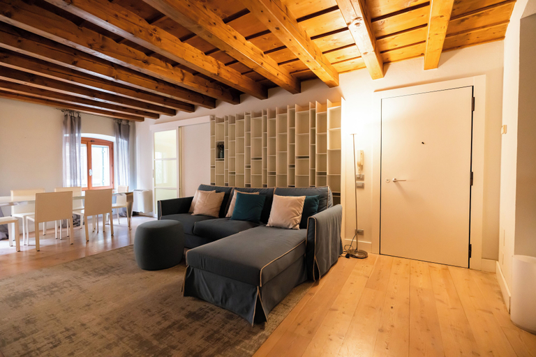 Others 5, Residenza Balena, Verona