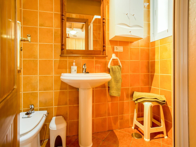 Bathroom 3, Nice home in Andalucía w/ , Málaga