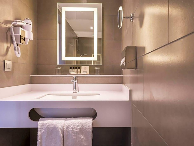 Bathroom 4, La Villa des Ternes, Paris