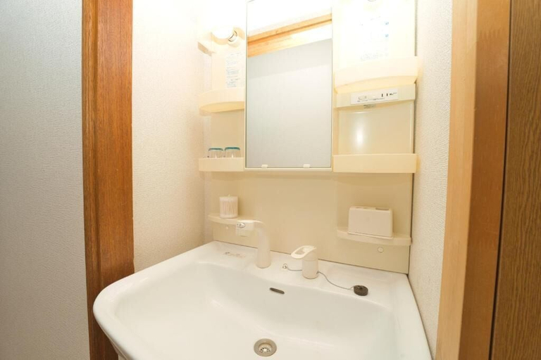 Bathroom 4, Toya Blue, Tōyako