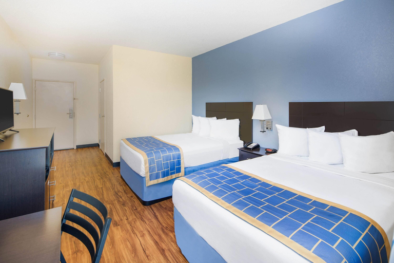 Bedroom 4, Days Inn by Wyndham Macon I-75 North, Bibb