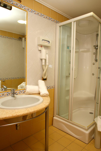 Bathroom, Hotel Futura Centro Congressi, Napoli