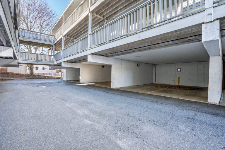 Others 3, All is Wells Incredible Location! Walk to Beach, York